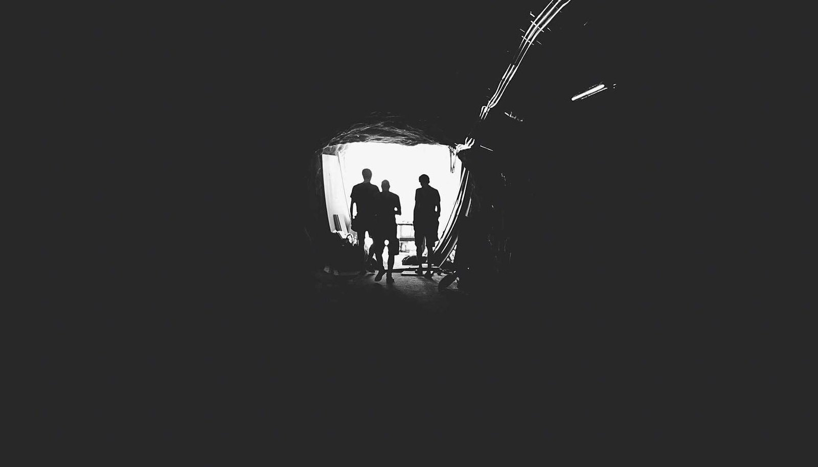 شرح تفصيلي: سيارة تويوتا لا تشتغل: 8 أسباب رئيسية وحلول عملية خطوة بخطوة